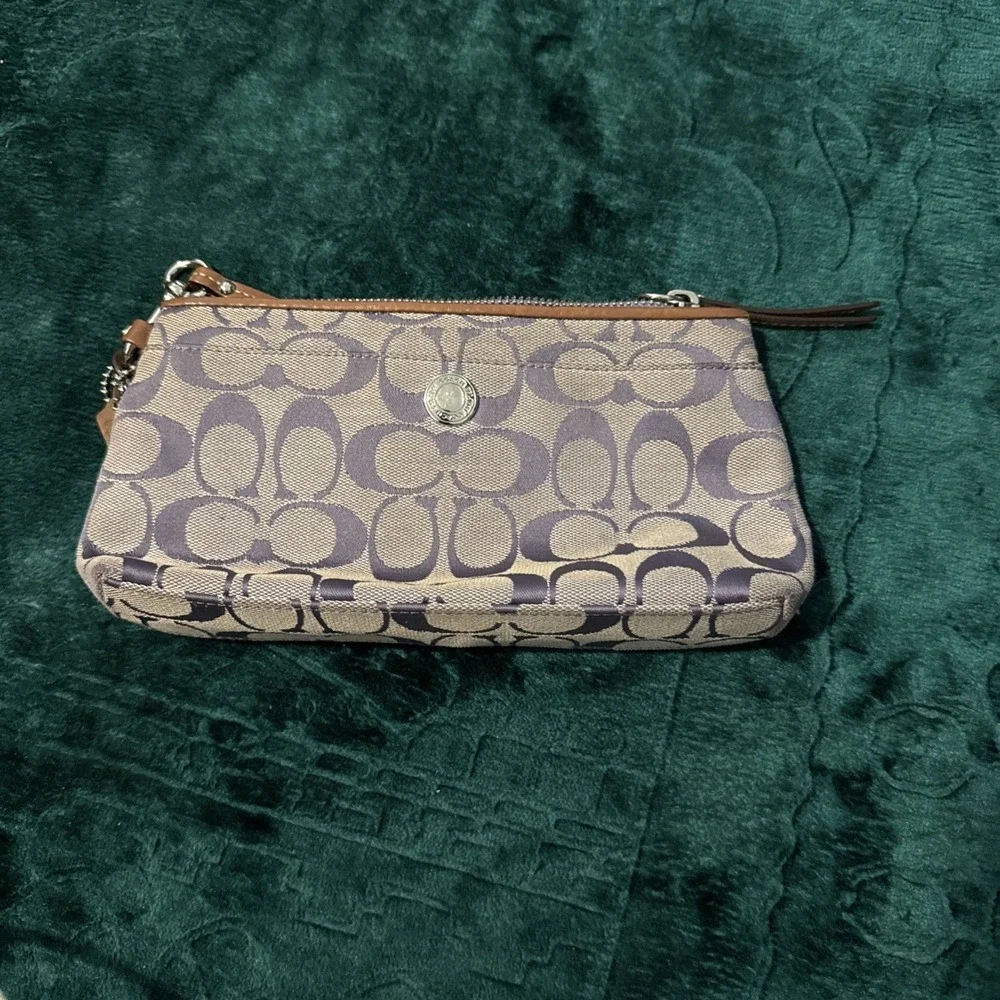 Coach‎ Purple Signature Jacquard Wristlet Tan Leather Trim Silver Hardware